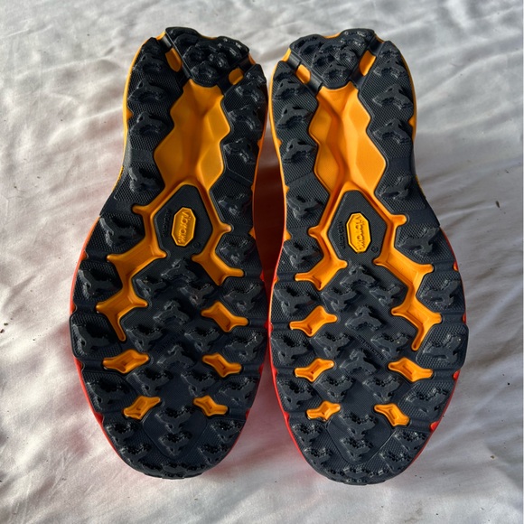 NWB 11.5 HOKA SPEEDGOAT 5 ORANGE-RED/YELLOW MENS - Picture 5 of 7
